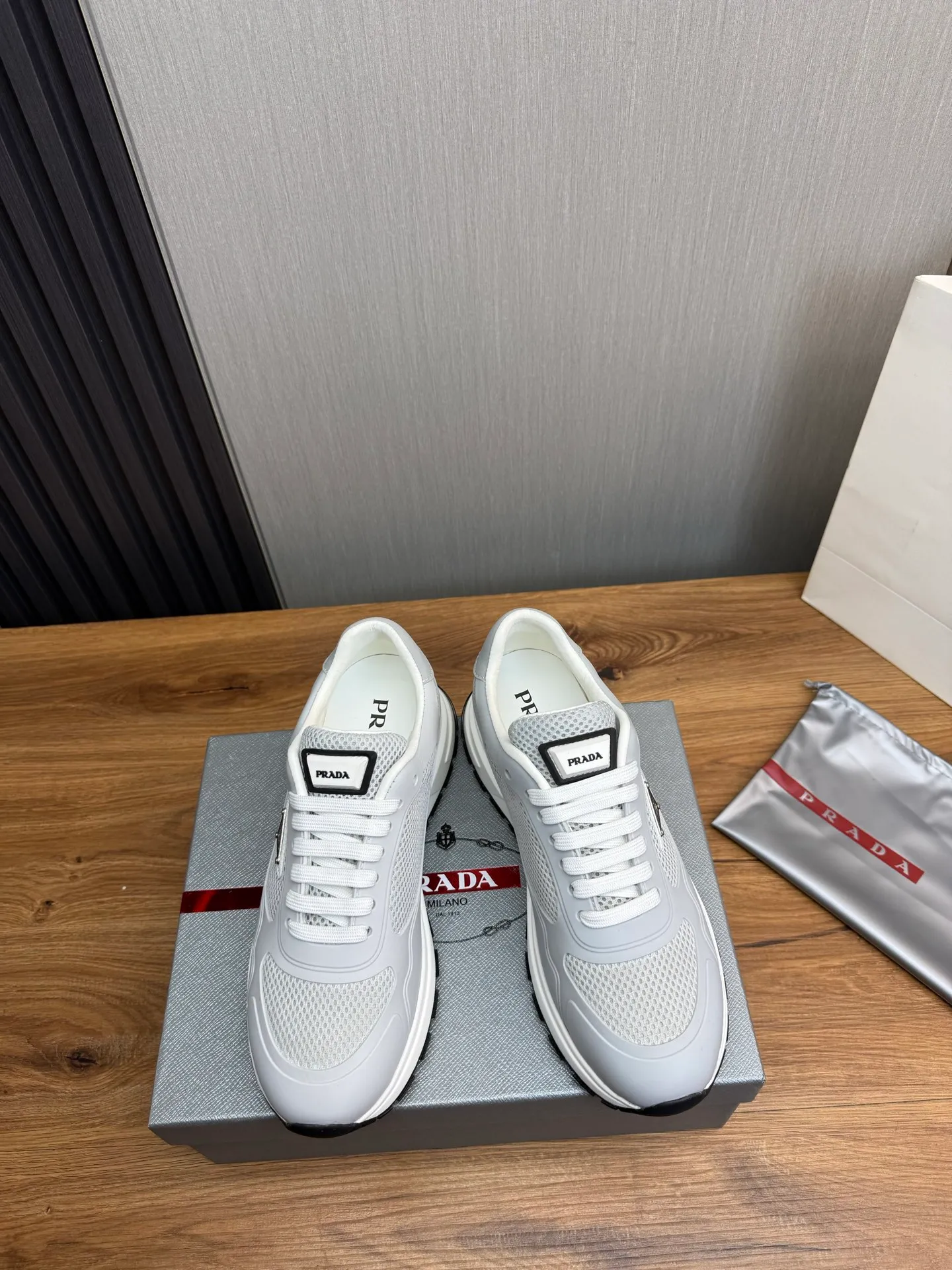 Men's shoes 💰580💰 [PRADA] Autumn and winter hot men's shoes shipped 👏Official website synchronized ⬆️Original fly-woven cowhide fabric + cowhide lining, 1⃣️:1⃣️reproduction, original sole, 38-45 (45. Customized, non-refundable)